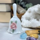 GJENBRUKS-SKATT: Vintage Porselensbjelle m/roseblomst thumbnail