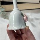 GJENBRUKS-SKATT: Vintage Porselensbjelle m/roseblomst thumbnail