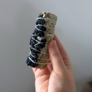 Hvit Salvie & Blå Sinuata - Renselsesbunt for ro, beskyttelse og klarhet thumbnail