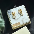 Luna Norte ~ Dolce Cuore Charm Huggie Hoop Øredobber - Perlemor  thumbnail