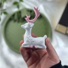 Snøfnugg Hjort Liggende - Rosa thumbnail