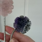 Krystallblomster på stand - Rosenkvarts, Regnbue Fluoritt & Bånd Ametyst thumbnail