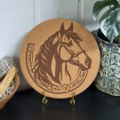 Vel Unt's Gryteunderlag - Hest i Hestesko Portrett thumbnail