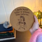 Vel Unt's Gryteunderlag - I dette huset teller vi minner. Ikke kalorier. thumbnail