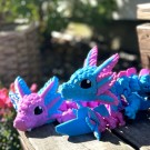Stor Axolotl Dragon - Rosa & Blå thumbnail