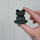 Frosk på Fisketur i Grønn Serpentin m/roterende base #2 thumbnail
