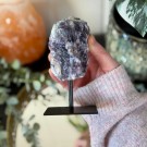 Regnbue Fluoritt Råstein På Stativ thumbnail