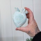 Blå Sky Kvarts Anatomisk Hjerte** thumbnail