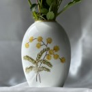 GJENBRUKS-SKATT: Nydelig Blomstervase m/gule blomster thumbnail