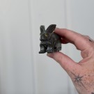 Den Uinviterte Haren - Mystisk Krystallfigur thumbnail