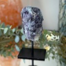 Regnbue Fluoritt Råstein På Stativ thumbnail