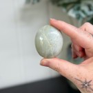 Grønn Månestein Håndstein #1 (Garnieritt) thumbnail