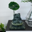 Frosk med Blad i Grønn Serpentin m/roterende base #1 thumbnail