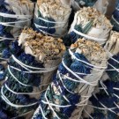 Hvit Salvie & Blå Sinuata - Renselsesbunt for ro, beskyttelse og klarhet thumbnail