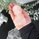 Rosenkvarts Buddha Figur, 458g thumbnail