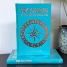 Runes - Lær runenes kraft og hemmelige betydning thumbnail