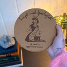 Vel Unt's Aggressive Gryteunderlag - Laget med kjærlighet og passive aggressive tanker.  thumbnail