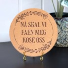 Vel Unt's Aggressive Gryteunderlag - Nå skal vi faen meg kose oss thumbnail