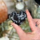 Chunky Snøfnugg Obsidian Hjerte #2 thumbnail