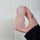 Rosenkvarts Buddha Figur, 458g thumbnail