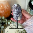 Regnbue Fluoritt Råstein På Stativ thumbnail