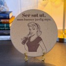 Vel Unt's Aggressive Gryteunderlag - Ser søt ut, men banner jævlig mye.   thumbnail