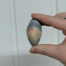 Lys Orca Agat Håndstein #2 (Spekkhoggersteinen) thumbnail