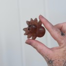 Edderkopp i Jordbærkvarts thumbnail