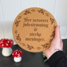 Vel Unt's Aggressive Jule Gryteunderlag - Her serveres julestemning & sterke meninger thumbnail