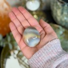 Lys Orca Agat Håndstein #2 (Spekkhoggersteinen) thumbnail