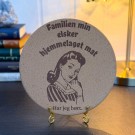 Vel Unt's Aggressive Gryteunderlag - Familien min elsker hjemmelaget mat. Har jeg hørt.  thumbnail