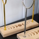 Vel Unt's Månefase Stand - Krystall & Wand Holder (Gull/Sølv/Svart) thumbnail