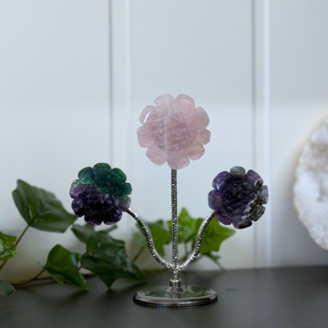 Krystallblomster på stand - Rosenkvarts, Regnbue Fluoritt & Bånd Ametyst