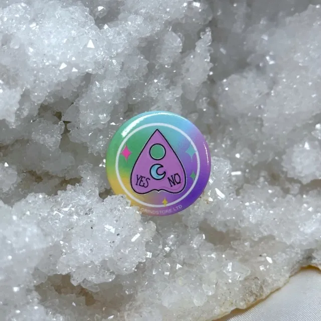 Yes ~ No Quija Planchette - 25mm Badge