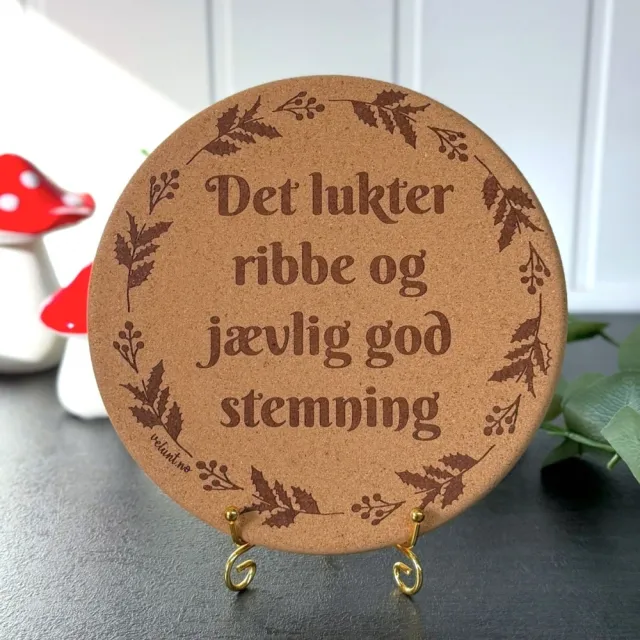 Vel Unt's Aggressive Jule Gryteunderlag - Det lukter ribbe og jævlig god stemning