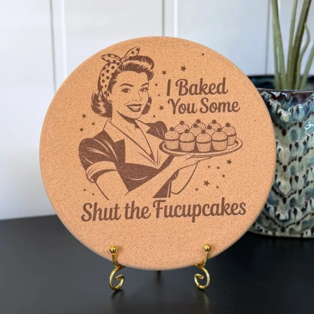 Aggressive Gryteunderlag - “Shut The Fucupcakes”