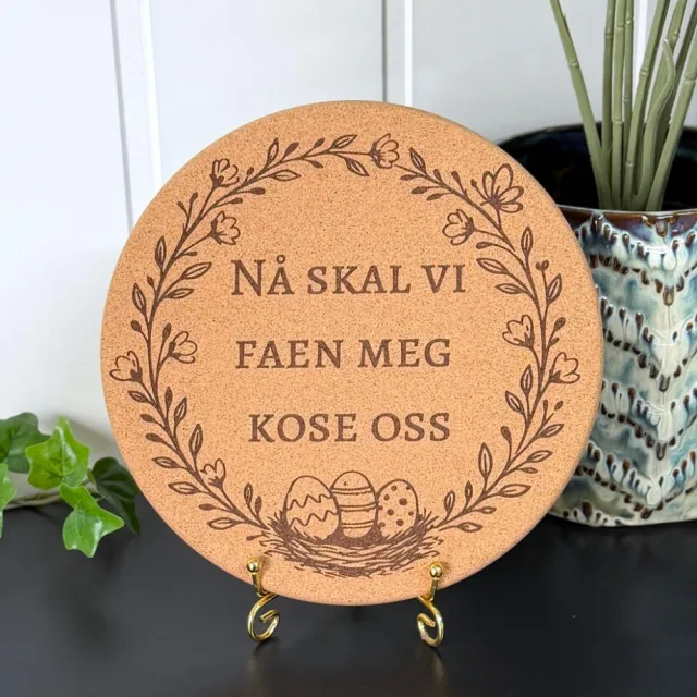 Vel Unt's Aggressive Påske Gryteunderlag - Nå skal vi faen meg kose oss