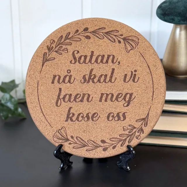 Vel Unt's Aggressive Gryteunderlag - Satan, nå skal vi faen meg kose oss